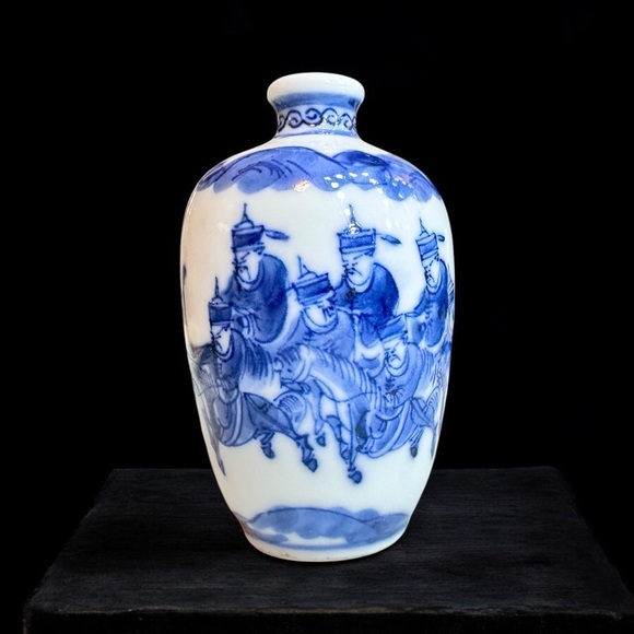 18th Century Chinese Blue & White Glazed Porcelain Snuff Bottle - Picture 6 of 11